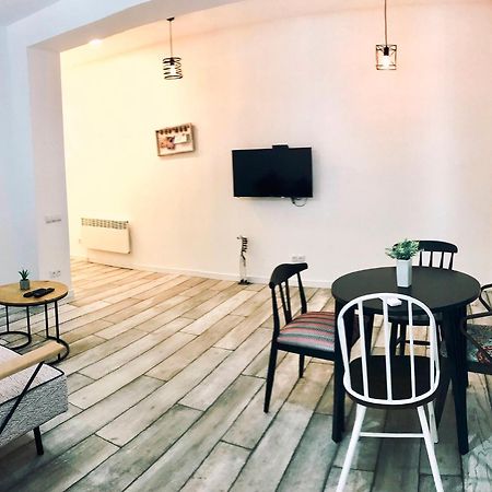 Style Apartments By Happy Place Tbilisi Esterno foto