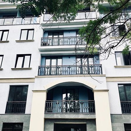 Style Apartments By Happy Place Tbilisi Esterno foto